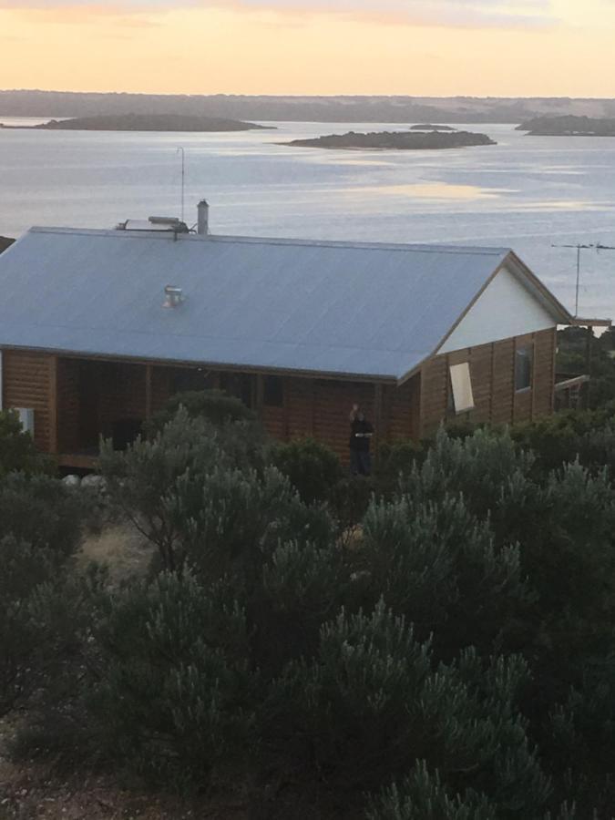 Pelican Lagoon Cabin Exterior photo